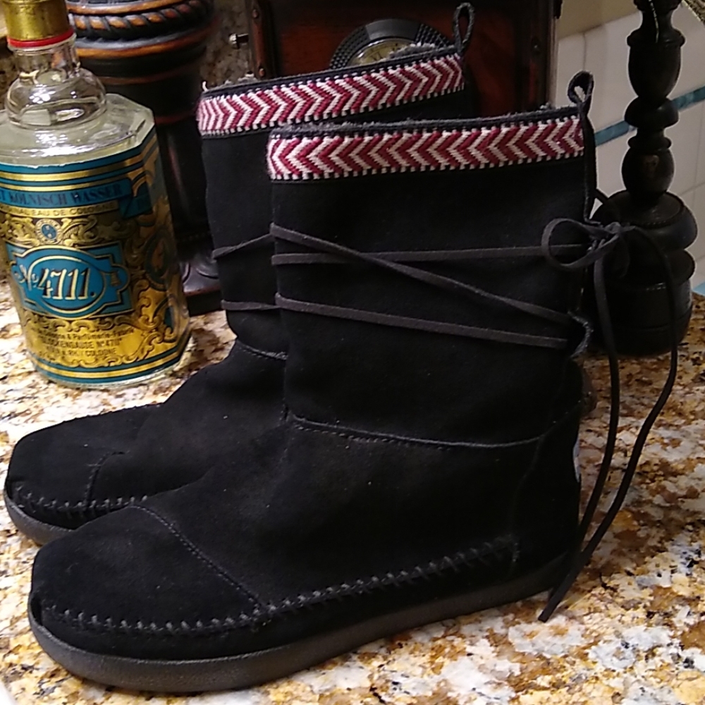 💕❤️🤩 Tom's sheepskin boot size 6 and 1/2